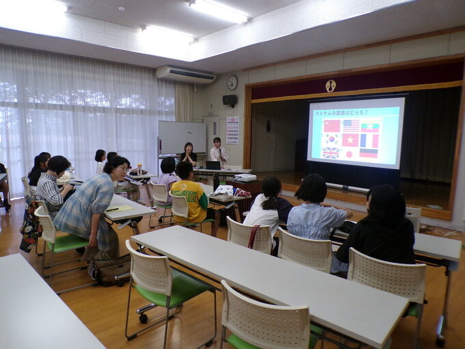5月のカフェわろてんしゃい　国際交流「異文化を知ろう」を開催しました