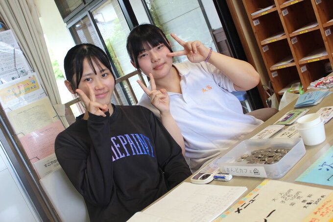 受付け東高生.jpg