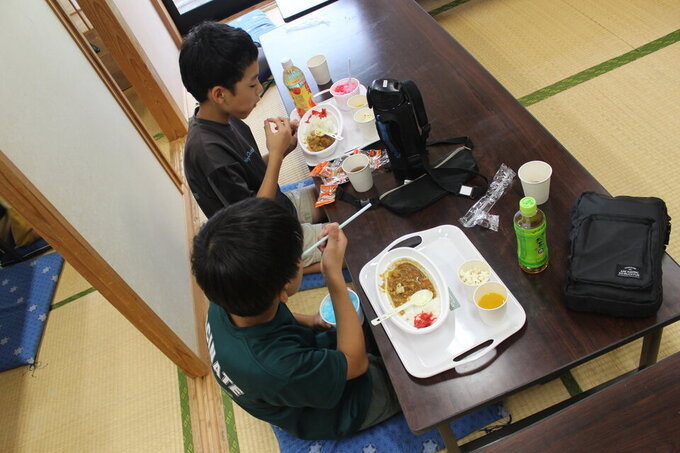 食事男の子２人.jpg