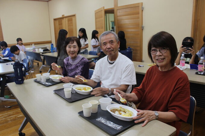 成人男性1女性2.jpg