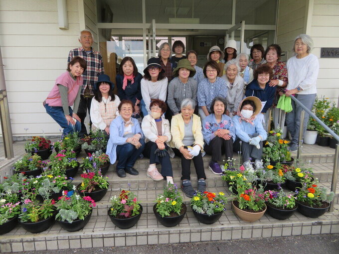 主催講座「春の寄せ植え教室」開催しました✿