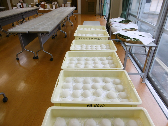 「餅つきと年賀状の宛名書き」・・・ひとり暮らしの高齢者宅へ