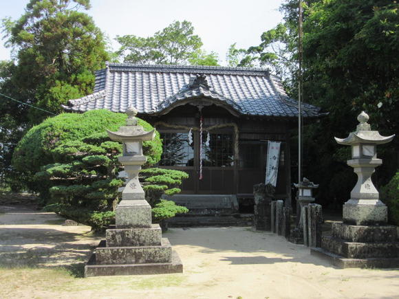 乙護神社社殿.jpg