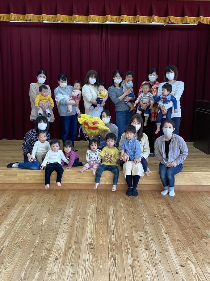 親子で工作（手型・足型で成長記録を残しましょう！）（子ども育成部会）