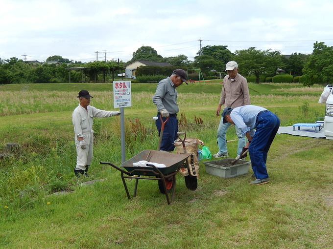 260607 ホタル保護川看板設置 (13).JPG