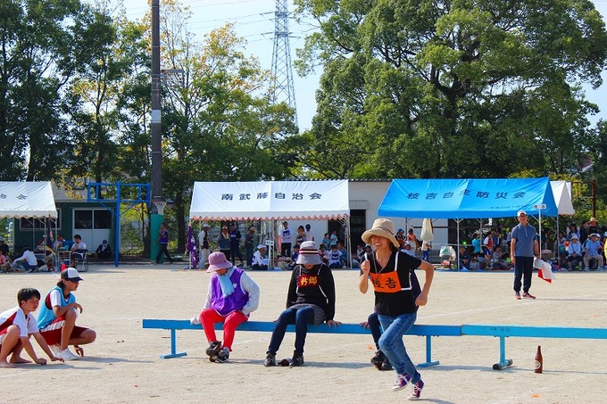 20171009_体育大会17女子ビン立て競争.jpg