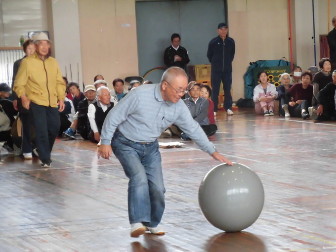 20171029_高齢者スポーツ大会_玉ころがし.JPG