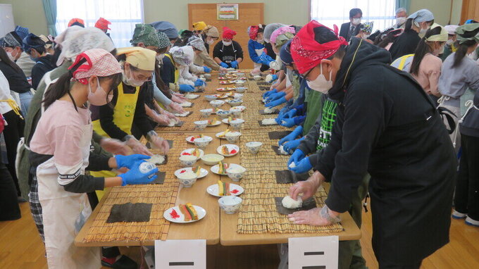 R8_2_13 巻き寿司(3).jpg