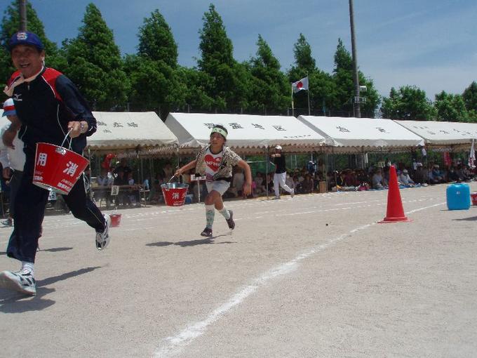 52回町民体育大会バケツリレー写真.jpg