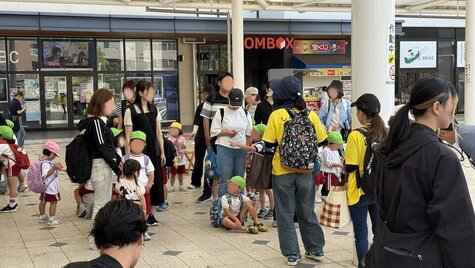 佐賀駅に集合するこどもたち.jpg