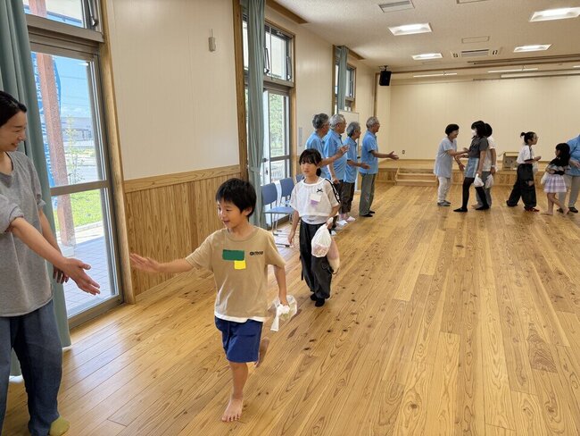 12 ハイタッチ.jpeg