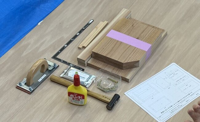 02 用意された木材と道具.jpeg