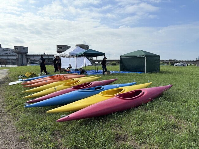 01 きれいに並んだカヌーボート.jpeg