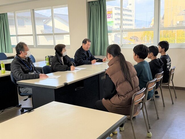 02 優しく聞く地域の面接官の方々.jpeg