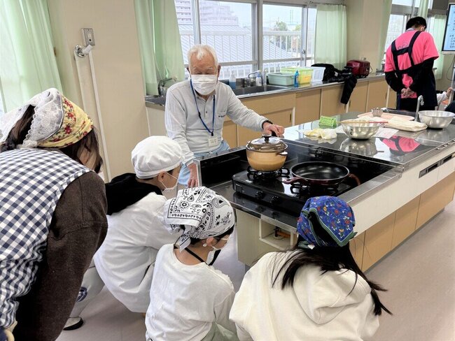 04 子どもたちを見守る地域の方.jpeg