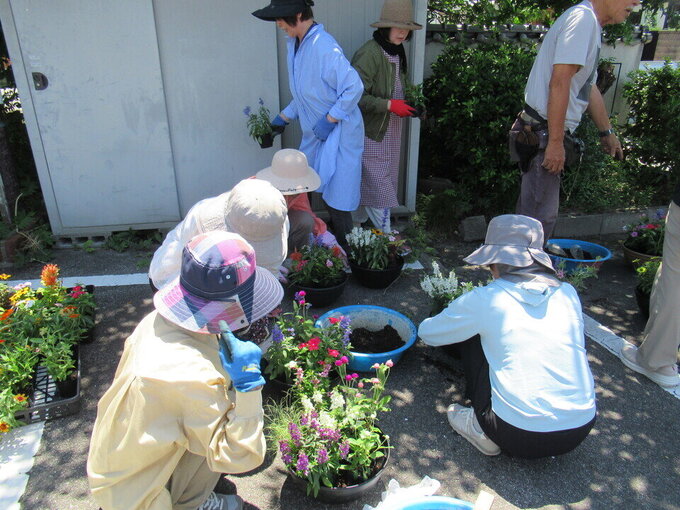 寄植え実習.jpg