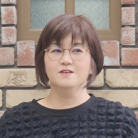 Akiko.Kato_square.jpg